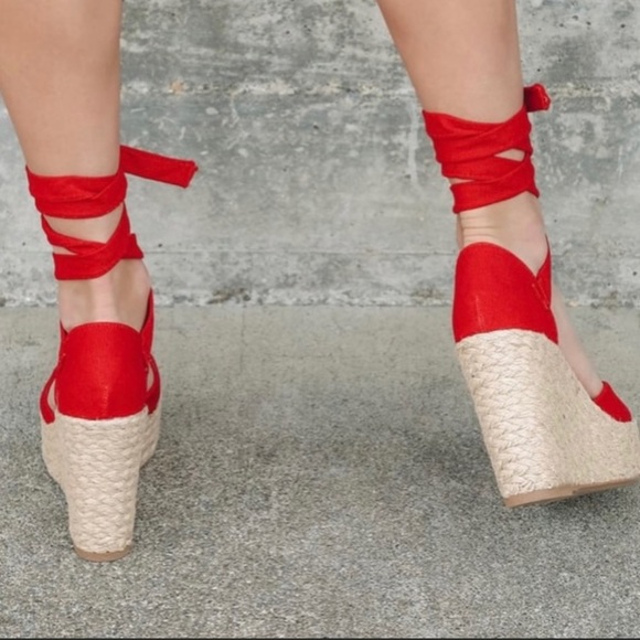 Lulu’s Red Lace-up Heel/Wedges - Picture 3 of 4